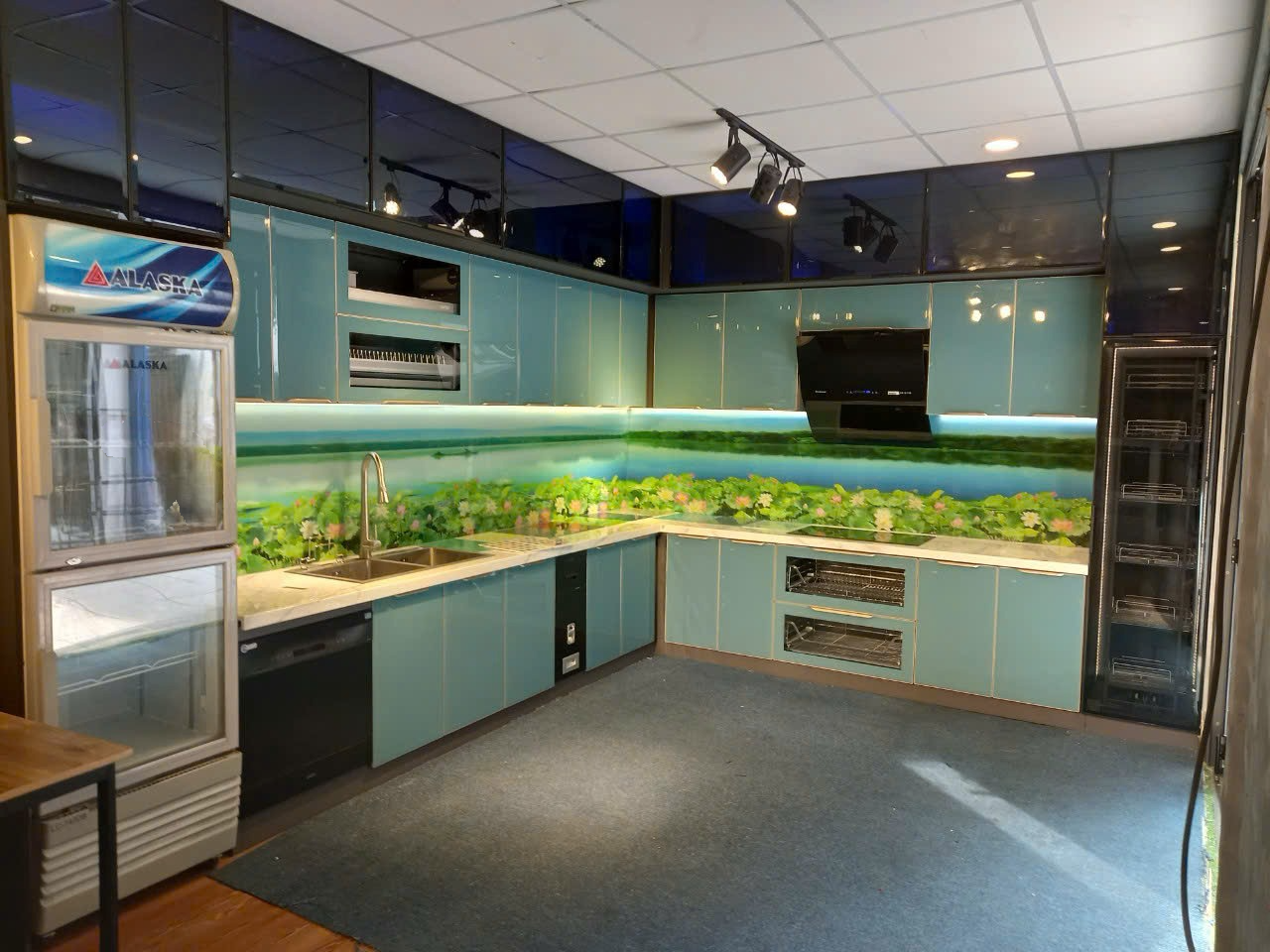 Tủ bếp cánh kính 